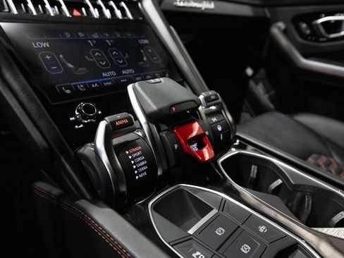 Used 2021 Lamborghini Urus AWD/4WD image 39