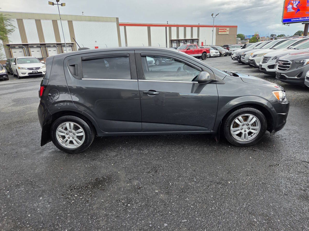 Used 2015 Chevrolet Sonic LT FWD image 4