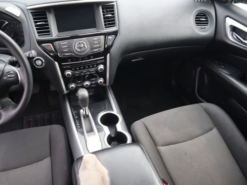 Used 2020 Nissan Pathfinder S image 12