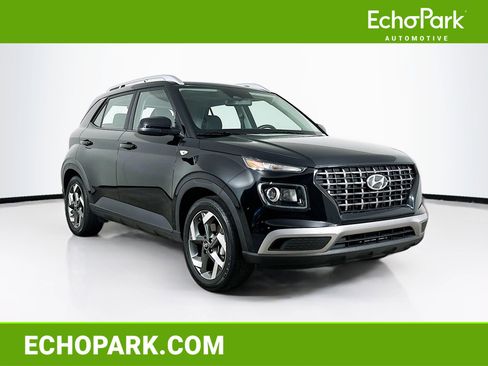 Used 2025 Hyundai Venue SEL image 1