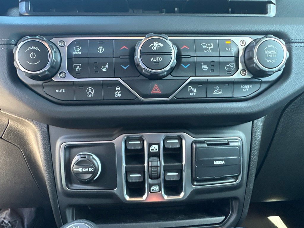 New 2027 Jeep Wrangler Unlimited Sahara AWD/4WD image 19