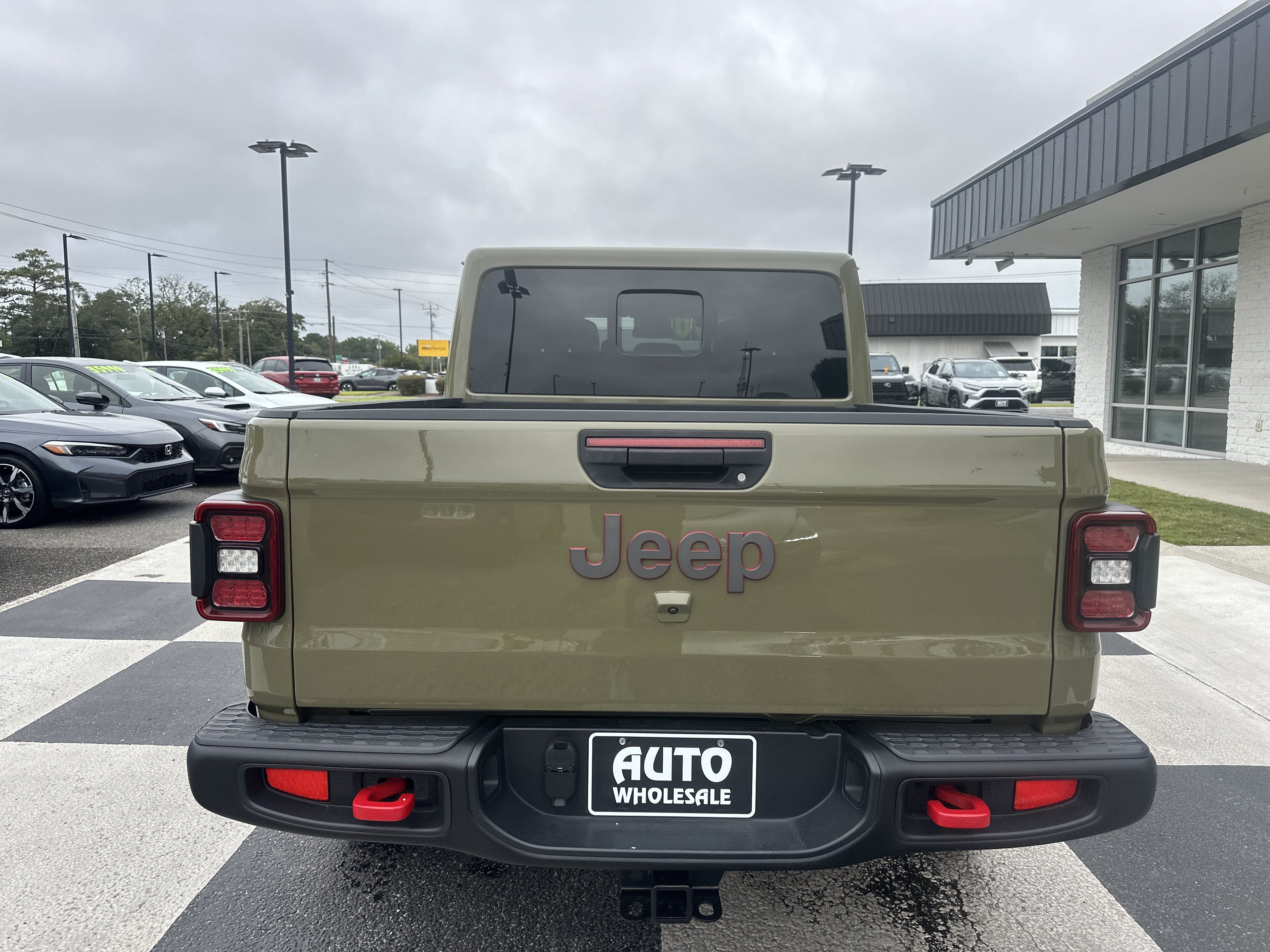 Used 2025 Jeep Gladiator Rubicon w/ Convenience Group AWD/4WD image 4