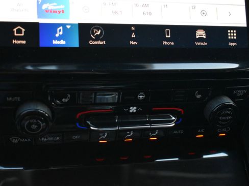 Used 2023 Jeep Grand Cherokee L Limited image 32