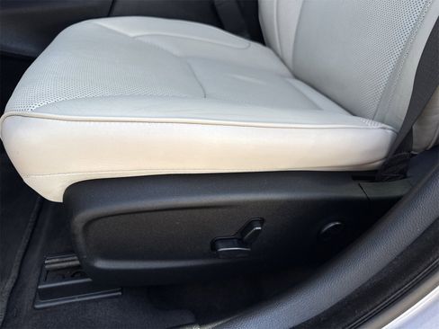 Used 2018 Chrysler 300 Limited image 17