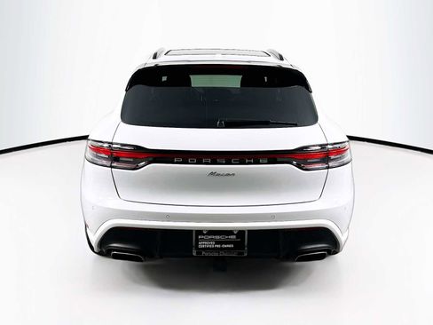 Certified 2025 Porsche Macan image 10