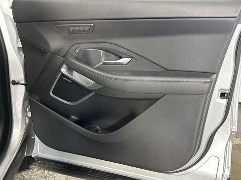 Used 2019 Jaguar E-PACE S image 31