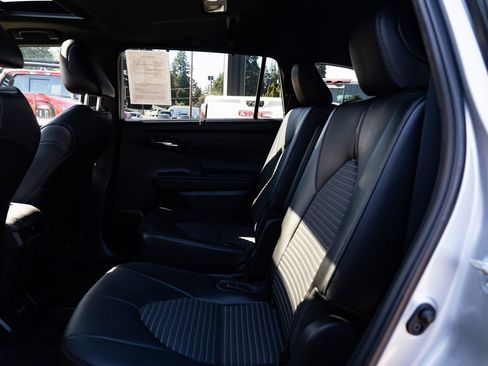 Used 2021 Toyota Highlander XSE image 19