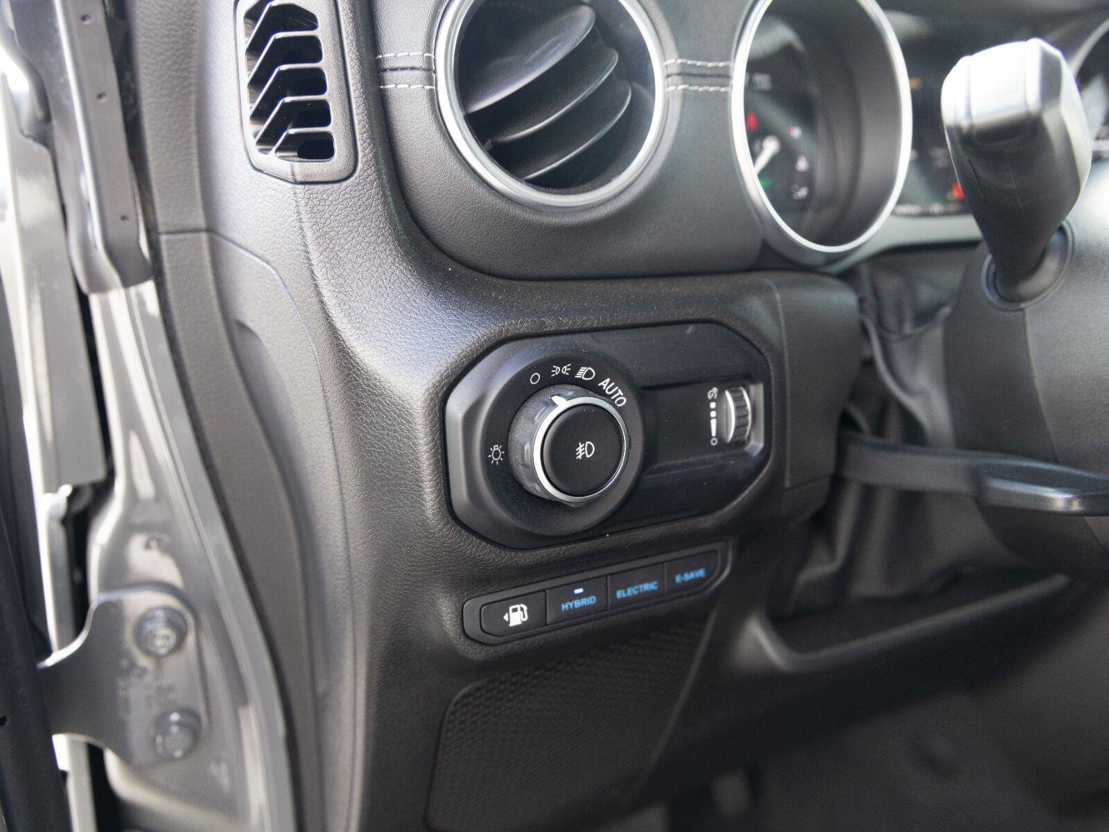 Used 2023 Jeep Wrangler Unlimited Sahara AWD/4WD image 25