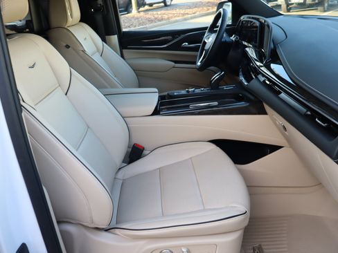 Used 2023 Cadillac Escalade Premium Luxury w/ Performance Package AWD/4WD image 43