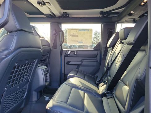 New 2025 Ford Bronco Badlands w/ Sasquatch Package image 13