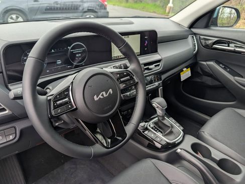 New 2026 Kia Seltos EX FWD image 29