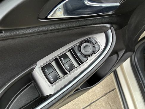 Used 2016 Chevrolet Malibu LT image 20