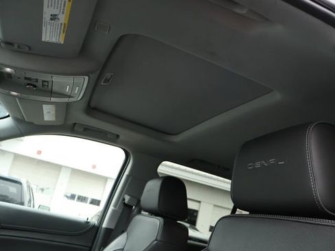 Used 2020 GMC Yukon Denali image 18