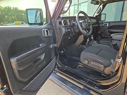 Used 2021 Jeep Wrangler Unlimited Sport AWD/4WD image 29