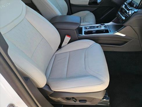 Used 2024 Ford Explorer Platinum w/ Technology Package image 23