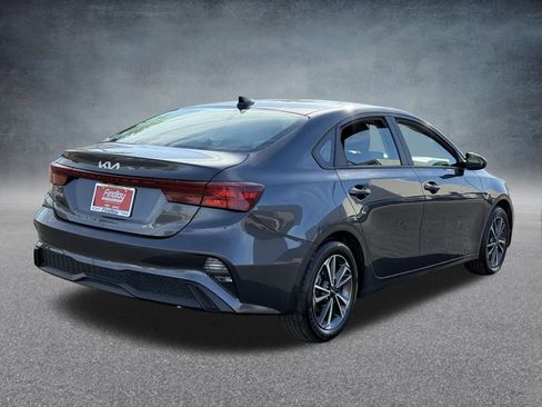 Used 2023 Kia Forte LXS image 3