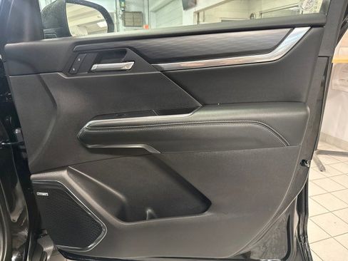 Used 2025 GMC Acadia Elevation image 30