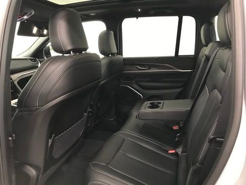 New 2025 Jeep Grand Cherokee Limited 4xe w/ Luxury Tech Group II image 31