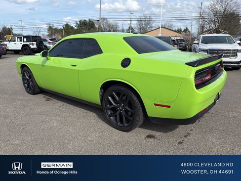 Used 2023 Dodge Challenger SXT w/ Blacktop Package image 9