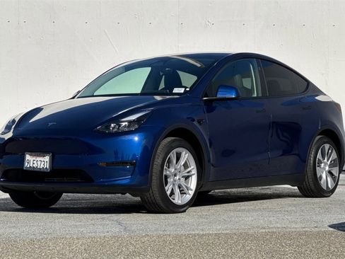 Used 2024 Tesla Model Y 2WD image 8