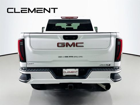 Used 2025 GMC Sierra 2500 AT4 AWD/4WD image 8