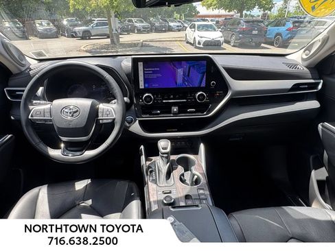 Used 2023 Toyota Highlander Platinum AWD/4WD image 6