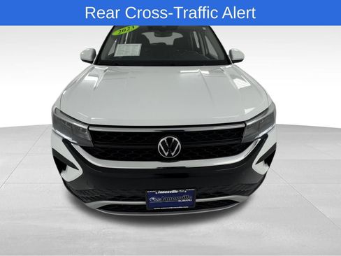 Used 2023 Volkswagen Taos SE AWD/4WD image 7