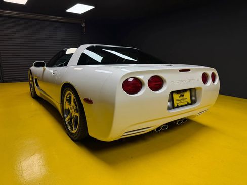 Used 2002 Chevrolet Corvette Coupe w/ Preferred Equipment Group2 image 4
