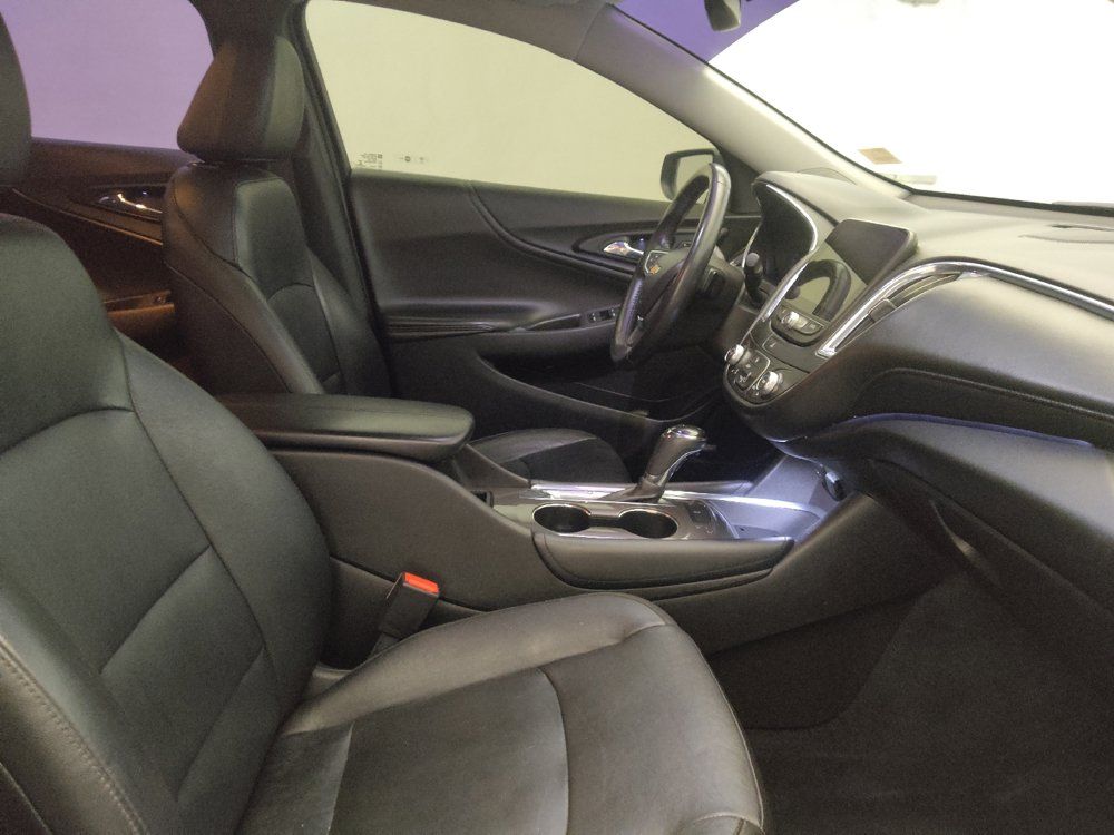 Used 2017 Chevrolet Malibu LT w/ Leather Package FWD image 21