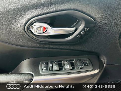 Used 2020 Jeep Cherokee Limited AWD/4WD image 24