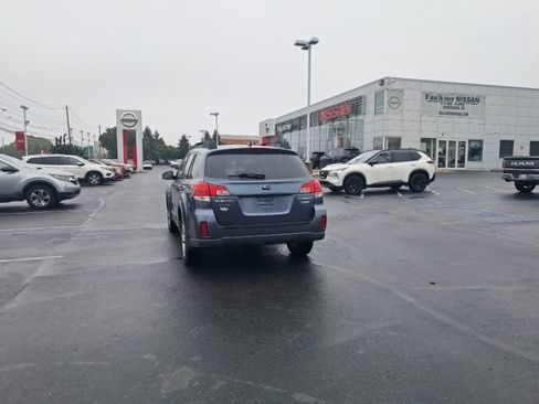 Used 2014 Subaru Outback 2.5i Premium w/ Accessory Value Package (OYY) AWD/4WD image 14