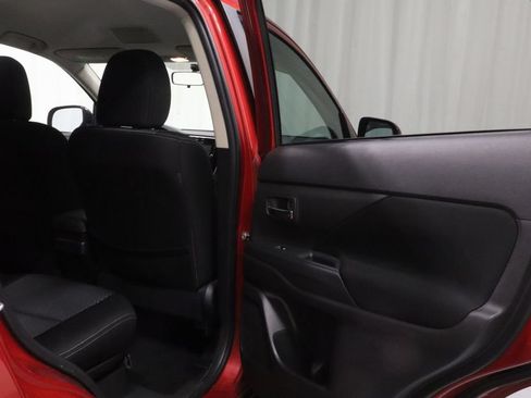 Used 2016 Mitsubishi Outlander SE AWD/4WD image 13