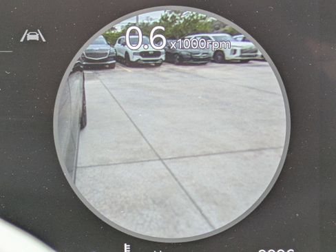 Used 2025 Kia Carnival SX Prestige image 27