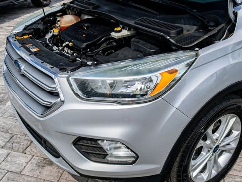 Used 2017 Ford Escape SE FWD image 38