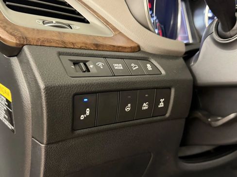 Used 2017 Hyundai Santa Fe AWD image 19