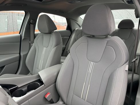 Used 2024 Hyundai Elantra SEL w/ Convenience Package image 9