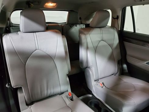 New 2026 Toyota Highlander Limited image 12