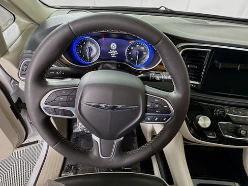 Used 2023 Chrysler Pacifica Limited AWD/4WD image 21