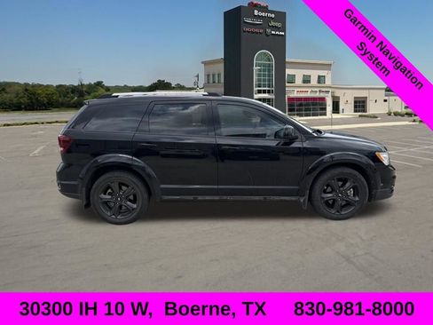 Used 2019 Dodge Journey Crossroad w/ Nav & Sun Group FWD image 2