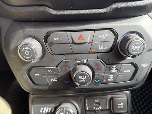 Used 2023 Jeep Renegade Trailhawk image 30