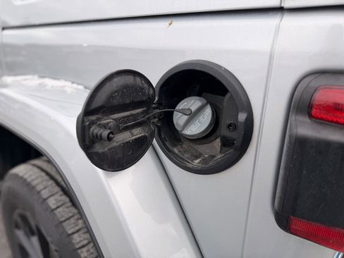 Used 2024 Jeep Wrangler Unlimited Sahara w/ Dual Top Group image 28