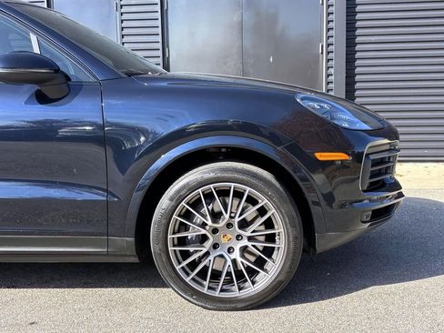 Certified 2022 Porsche Cayenne Platinum Edition image 14