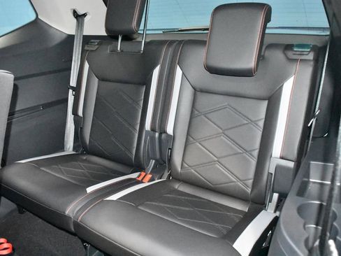 Certified 2025 Volkswagen Atlas Peak Edition SE image 17