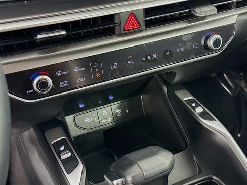 Used 2025 Kia Sorento S FWD image 17