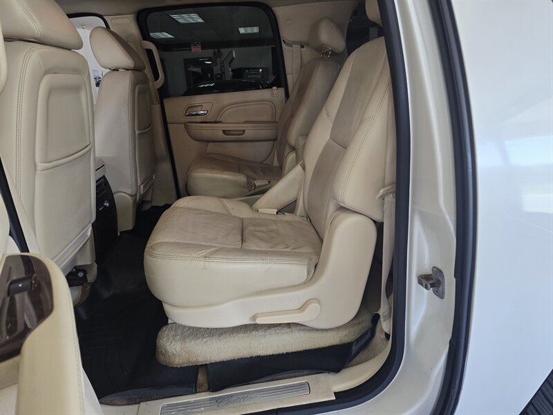 Used 2008 Cadillac Escalade ESV AWD image 13
