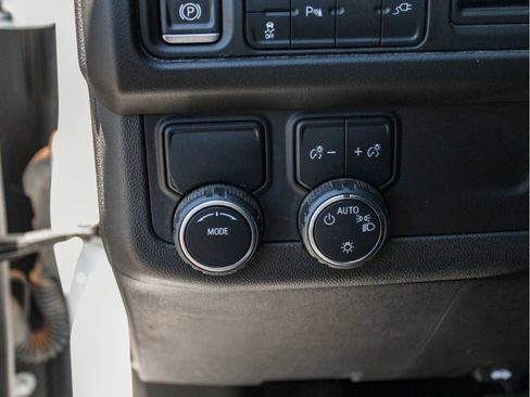 Used 2022 Chevrolet Suburban LS RWD image 12