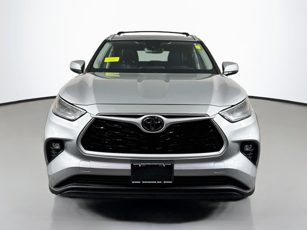 Used 2022 Toyota Highlander XLE AWD/4WD image 11