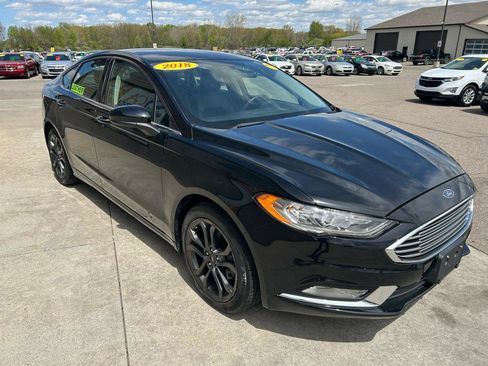 Used 2018 Ford Fusion SE w/ Equipment Group 201A FWD image 3
