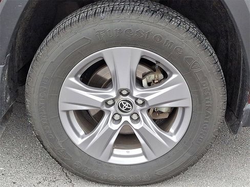 Used 2022 Toyota RAV4 XLE w/ Convenience Package image 10