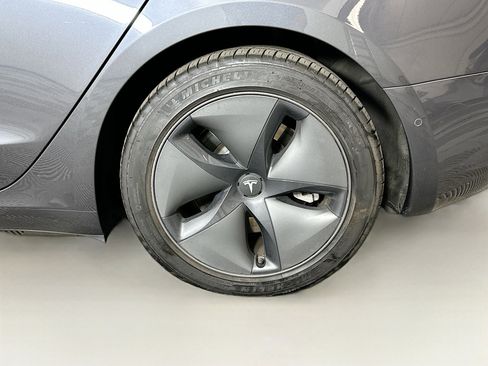 Used 2019 Tesla Model 3 Standard Range image 11